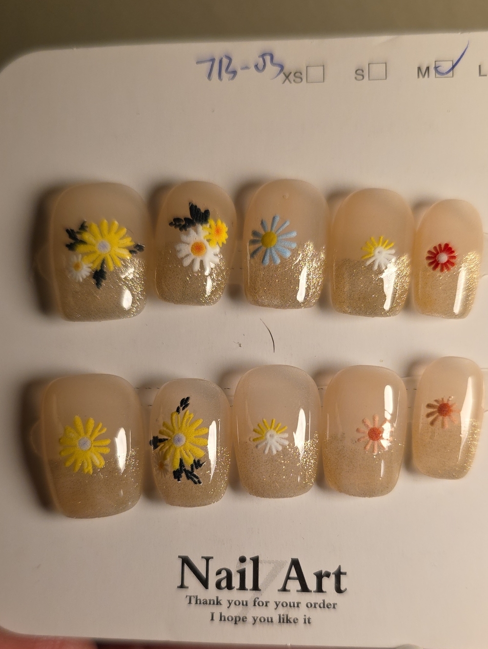 Nail Art Press-On Set - Beige Daisy Floral Design Size Med